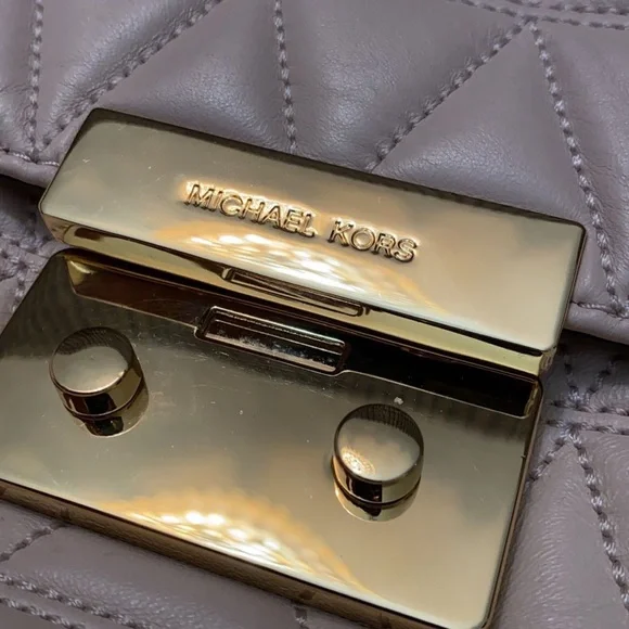 MICHAEL KORS
Sloan Large Pink Shoulder Bag - Picture 7 of 17